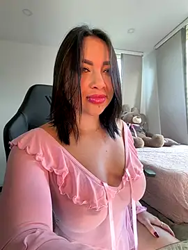 Snapshot of HannaBeckett chatting on 19, 11, 2025 HannaBeckett online show from 19, 11, 2025