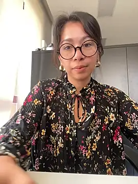 Lauraxbatista online show from 5, 8, 2026