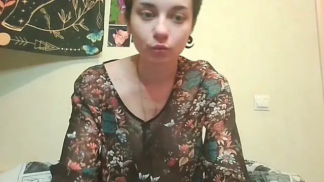 Snapshot of uwu_emmy chatting on 8, 8, 2026 uwu emmy online show from 8, 8, 2026