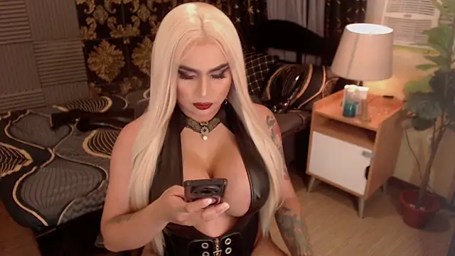 DominatrixMistressSilva online show from 26, 4, 2026