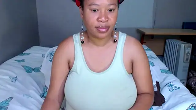 Snapshot of BigAreola26 chatting on 20, 1, 2025 BigAreola26 online show from 20, 1, 2025