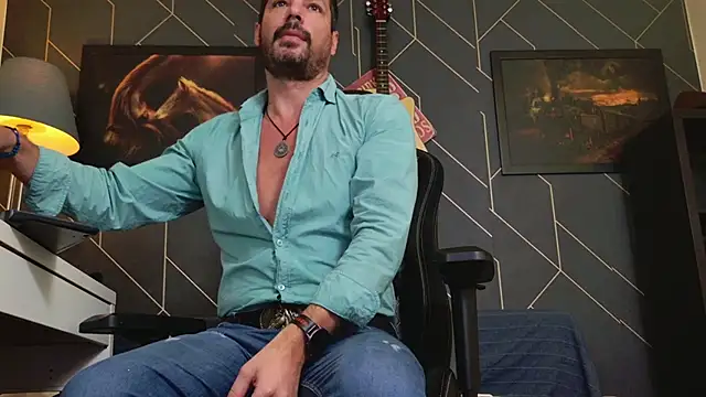 Snapshot of ChrisKox chatting on 5, 11, 2025 ChrisKox online show from 5, 11, 2025