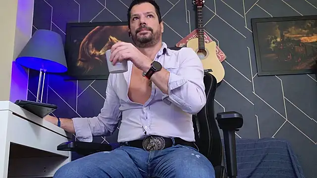 Snapshot of ChrisKox chatting on 17, 11, 2025 ChrisKox online show from 17, 11, 2025