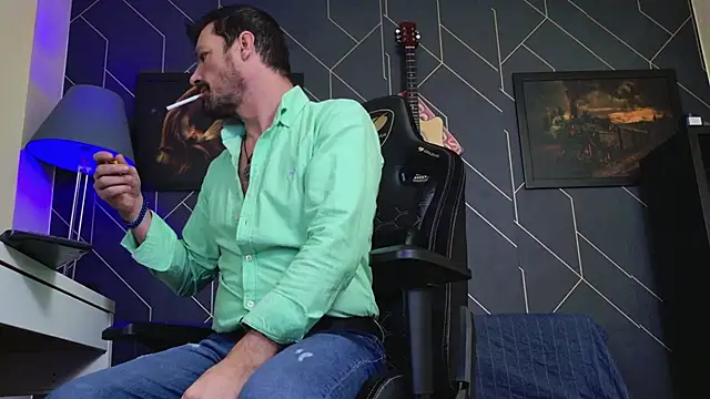 Snapshot of ChrisKox chatting on 28, 11, 2025 ChrisKox online show from 28, 11, 2025