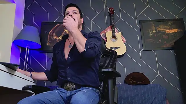 Snapshot of ChrisKox chatting on 30, 11, 2025 ChrisKox online show from 30, 11, 2025