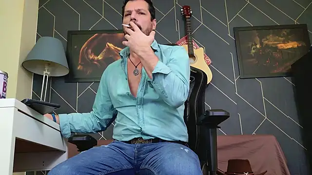 Snapshot of ChrisKox chatting on 3, 12, 2025 ChrisKox online show from 3, 12, 2025