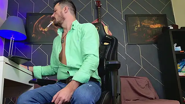 Snapshot of ChrisKox chatting on 5, 12, 2025 ChrisKox online show from 5, 12, 2025