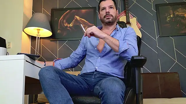 Snapshot of ChrisKox chatting on 23, 12, 2025 ChrisKox online show from 23, 12, 2025