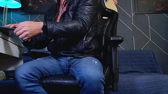 Snapshot of ChrisKox chatting on 3, 3, 2026 ChrisKox online show from 3, 3, 2026