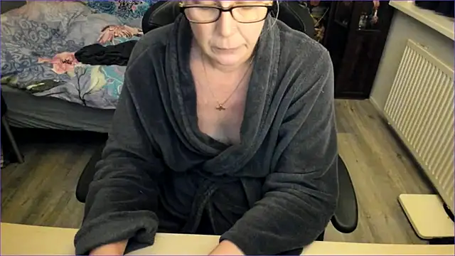 Snapshot of minoesje37 chatting on 15, 12, 2024 minoesje37 online show from 15, 12, 2024