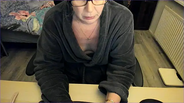 Snapshot of minoesje37 chatting on 19, 12, 2024 minoesje37 online show from 19, 12, 2024