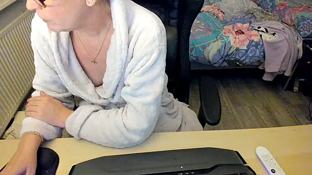 Snapshot of minoesje37 chatting on 30, 12, 2024 minoesje37 online show from 30, 12, 2024