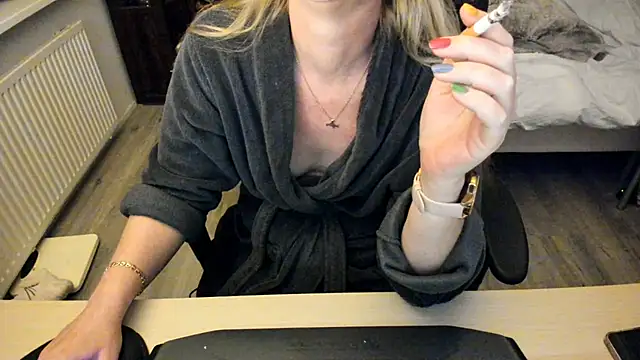 Snapshot of minoesje37 chatting on 12, 1, 2025 minoesje37 online show from 12, 1, 2025