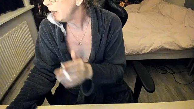 Snapshot of minoesje37 chatting on 9, 2, 2025 minoesje37 online show from 9, 2, 2025