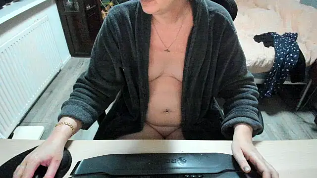 Snapshot of minoesje37 chatting on 24, 2, 2025 minoesje37 online show from 24, 2, 2025