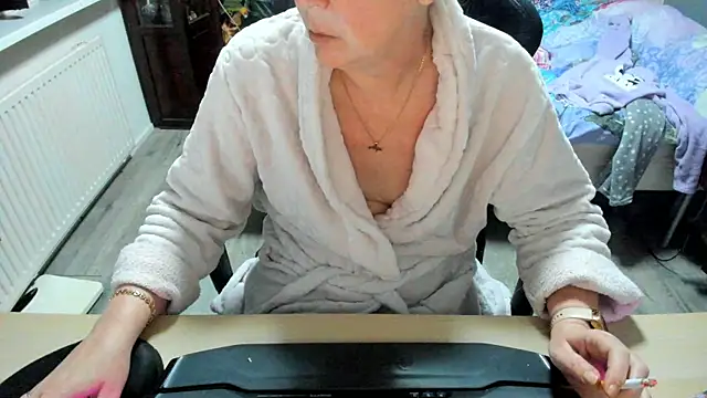 Snapshot of minoesje37 chatting on 2, 3, 2025 minoesje37 online show from 2, 3, 2025