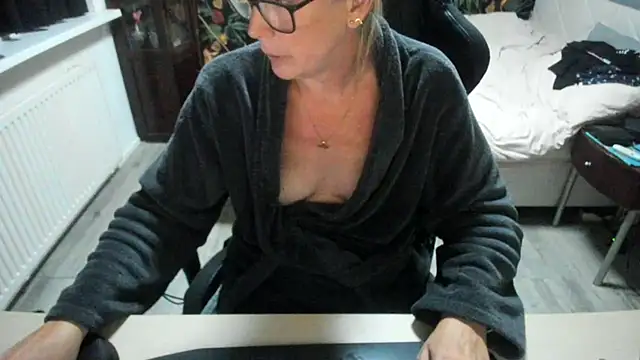 Snapshot of minoesje37 chatting on 22, 9, 2025 minoesje37 online show from 22, 9, 2025