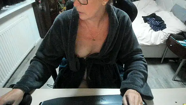 Snapshot of minoesje37 chatting on 23, 9, 2025 minoesje37 online show from 23, 9, 2025