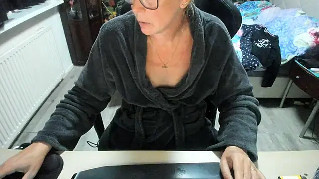 Snapshot of minoesje37 chatting on 29, 9, 2025 minoesje37 online show from 29, 9, 2025