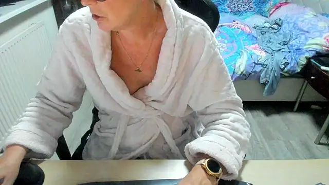 Snapshot of minoesje37 chatting on 7, 10, 2025 minoesje37 online show from 7, 10, 2025