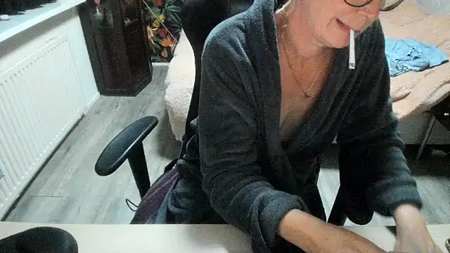 Snapshot of minoesje37 chatting on 2, 11, 2025 minoesje37 online show from 2, 11, 2025