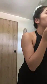 Snapshot of aimi_art1 chatting on 26, 10, 2025 aimi art1 online show from 26, 10, 2025