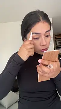 Snapshot of aimi_art1 chatting on 22, 12, 2025 aimi art1 online show from 22, 12, 2025