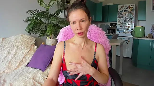 ChristinaGlory online show from 28, 4, 2026