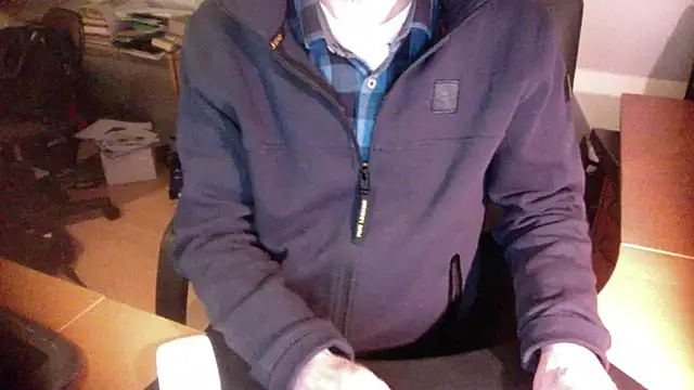 Snapshot of outlaw200 chatting on 6, 12, 2024 outlaw200 online show from 6, 12, 2024