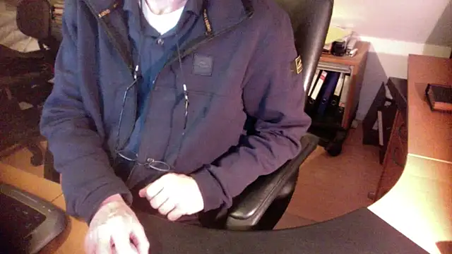 Snapshot of outlaw200 chatting on 9, 12, 2024 outlaw200 online show from 9, 12, 2024