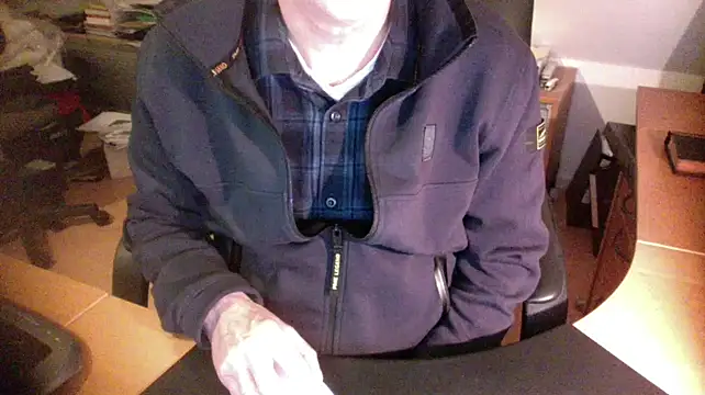 Snapshot of outlaw200 chatting on 16, 12, 2024 outlaw200 online show from 16, 12, 2024