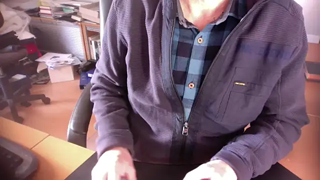 Snapshot of outlaw200 chatting on 17, 12, 2024 outlaw200 online show from 17, 12, 2024