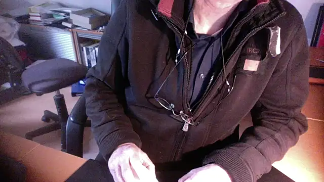 Snapshot of outlaw200 chatting on 19, 12, 2024 outlaw200 online show from 19, 12, 2024