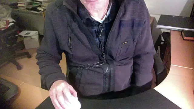 Snapshot of outlaw200 chatting on 23, 12, 2024 outlaw200 online show from 23, 12, 2024