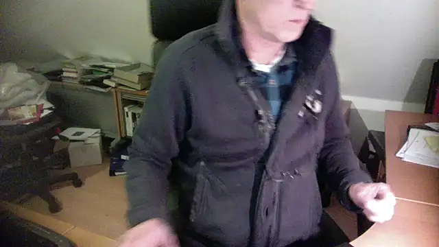 Snapshot of outlaw200 chatting on 24, 12, 2024 outlaw200 online show from 24, 12, 2024