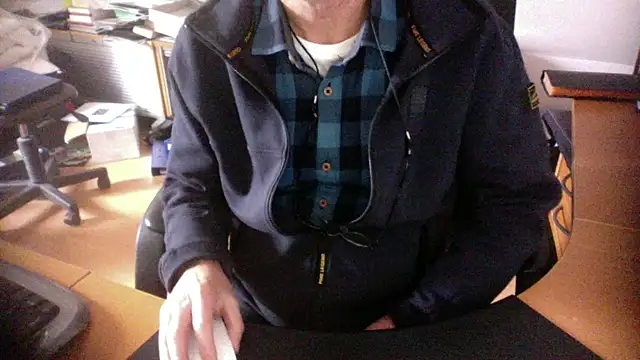 Snapshot of outlaw200 chatting on 27, 12, 2024 outlaw200 online show from 27, 12, 2024