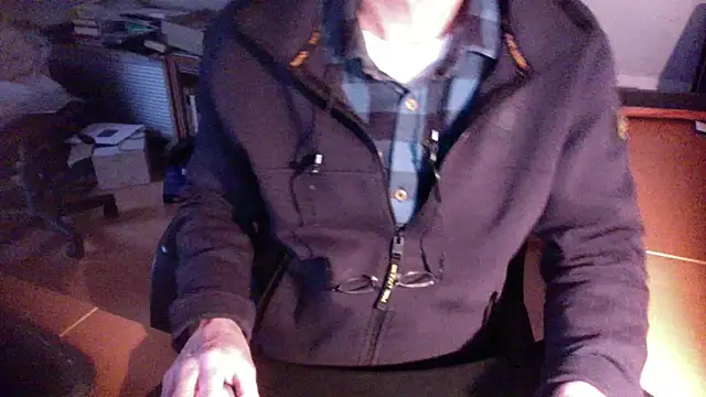 Snapshot of outlaw200 chatting on 27, 12, 2024 outlaw200 online show from 27, 12, 2024