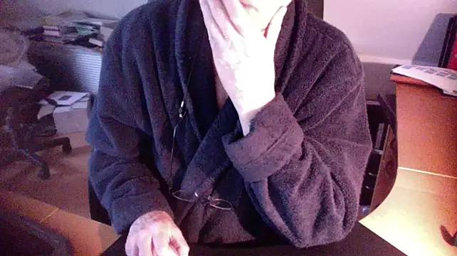 Snapshot of outlaw200 chatting on 1, 1, 2025 outlaw200 online show from 1, 1, 2025