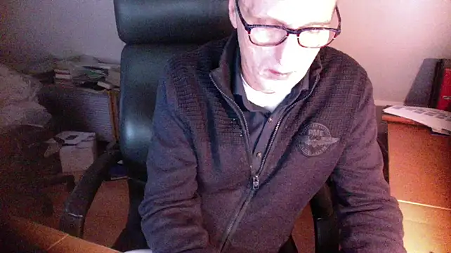 Snapshot of outlaw200 chatting on 1, 1, 2025 outlaw200 online show from 1, 1, 2025