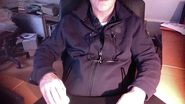 Snapshot of outlaw200 chatting on 6, 1, 2025 outlaw200 online show from 6, 1, 2025