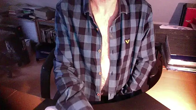 Snapshot of outlaw200 chatting on 15, 1, 2025 outlaw200 online show from 15, 1, 2025