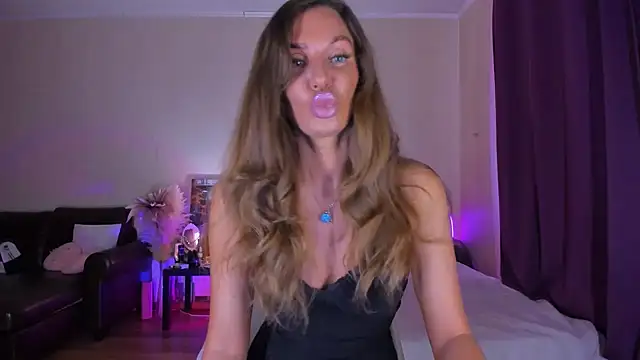Snapshot of EmmaAbramson chatting on 18, 5, 2026 EmmaAbramson online show from 18, 5, 2026