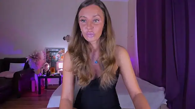 Snapshot of EmmaAbramson chatting on 19, 5, 2026 EmmaAbramson online show from 19, 5, 2026