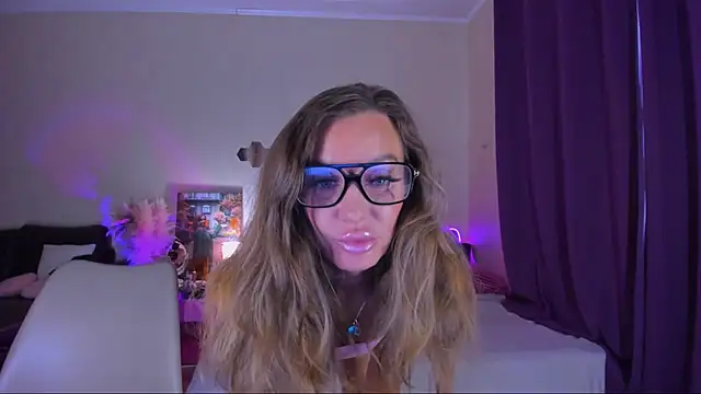 Snapshot of EmmaAbramson chatting on 21, 7, 2026 EmmaAbramson online show from 21, 7, 2026
