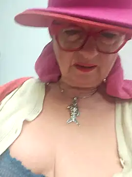 Snapshot of MucMilf59 chatting on 28, 10, 2025 MucMilf59 online show from 28, 10, 2025