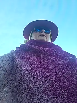 Snapshot of MucMilf59 chatting on 28, 11, 2025 MucMilf59 online show from 28, 11, 2025