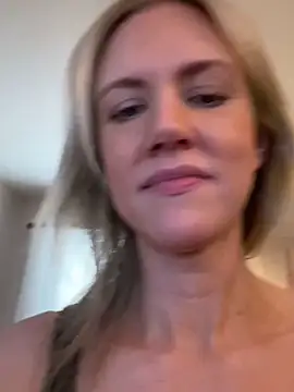 Snapshot of Kay_Cakes chatting on 17, 12, 2025 Kay Cakes online show from 17, 12, 2025