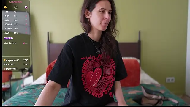 LAUREL HAZEL online show from 22, 7, 2026