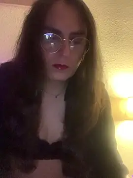 Snapshot of Chic_desire chatting on 25, 4, 2026 Chic desire online show from 25, 4, 2026