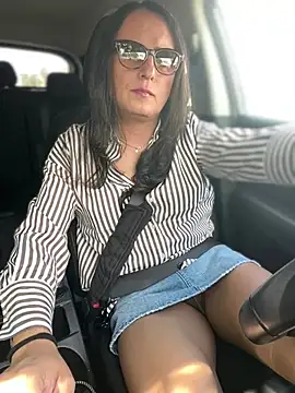 Snapshot of Chic_desire chatting on 26, 4, 2026 Chic desire online show from 26, 4, 2026